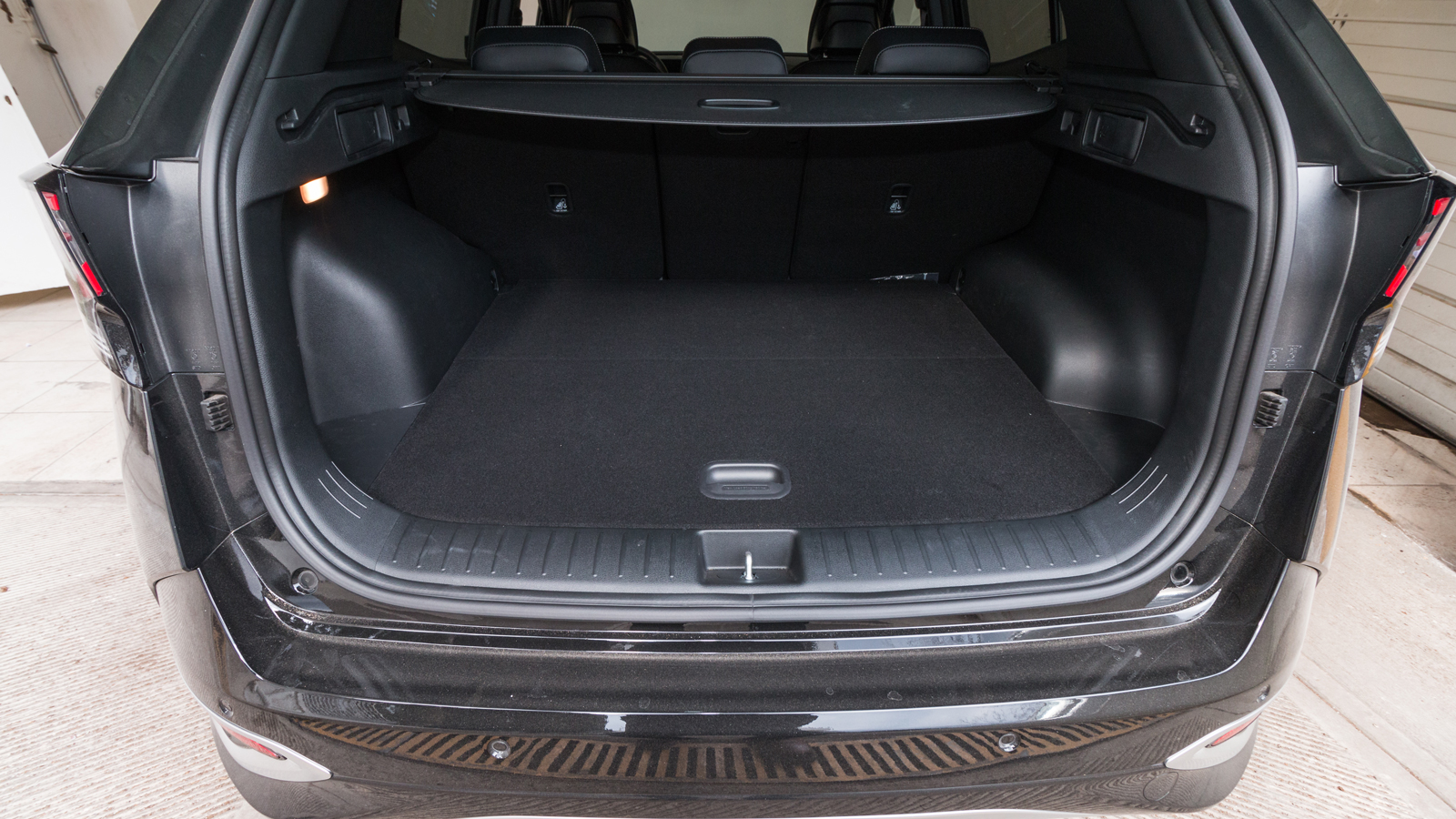 Ο χώρος αποσκευών είναι στα 526 λίτρα και διακρίνεται για το χαμηλό κατώφλι φόρτισης και το πρακτικό σχήμα του, που επιτρέπει την πλήρη αξιοποίηση του